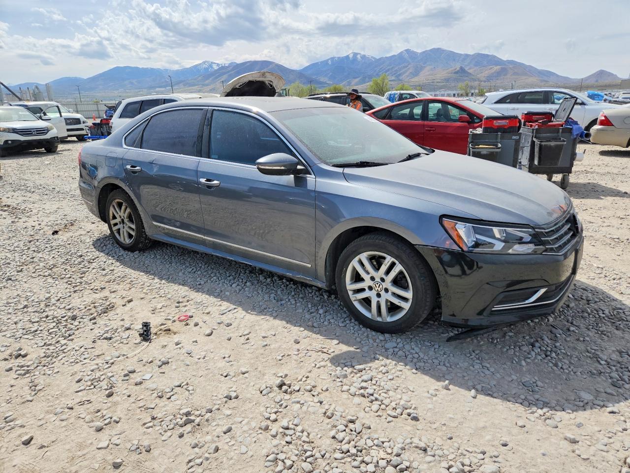 2017 VOLKSWAGEN Passat