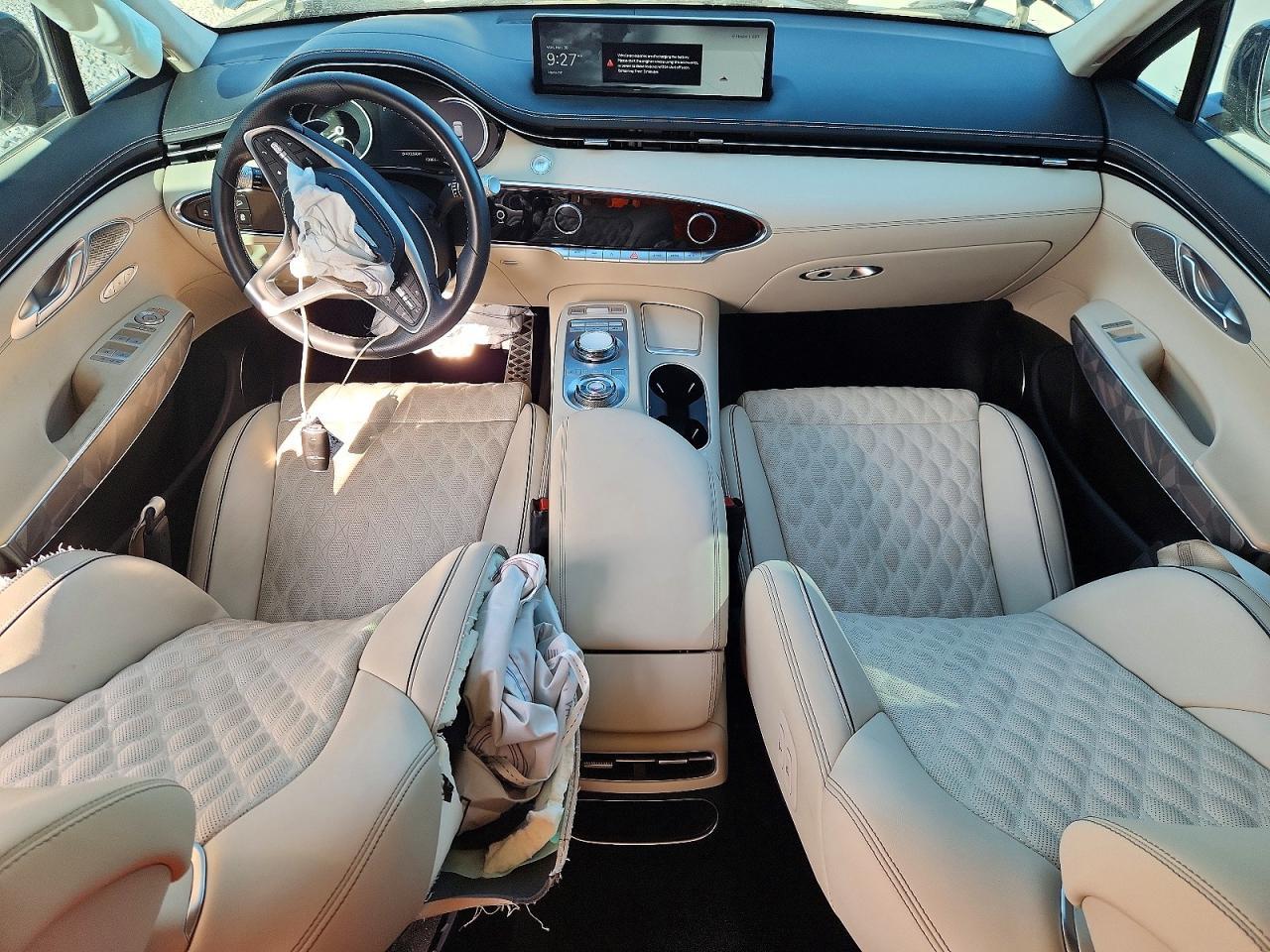 2025 GENESIS GV70