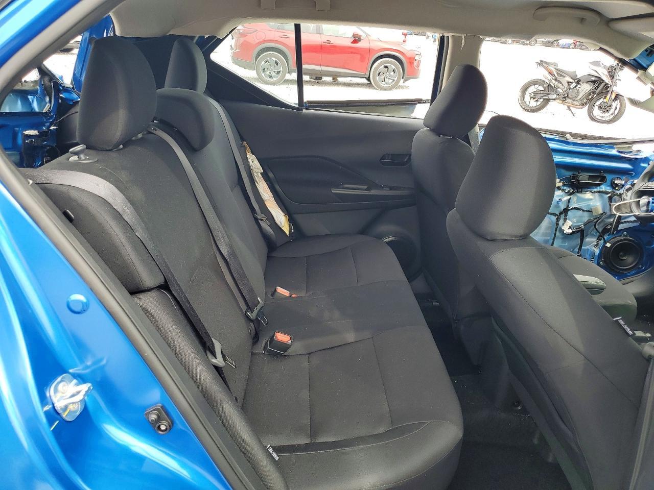 2025 NISSAN KICKS