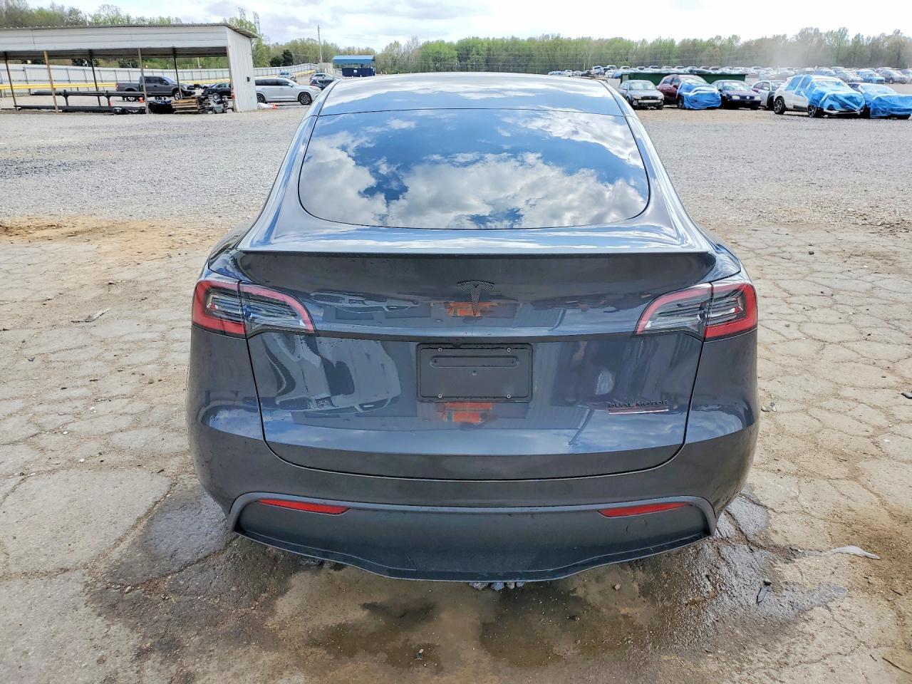 2025 TESLA MODEL Y