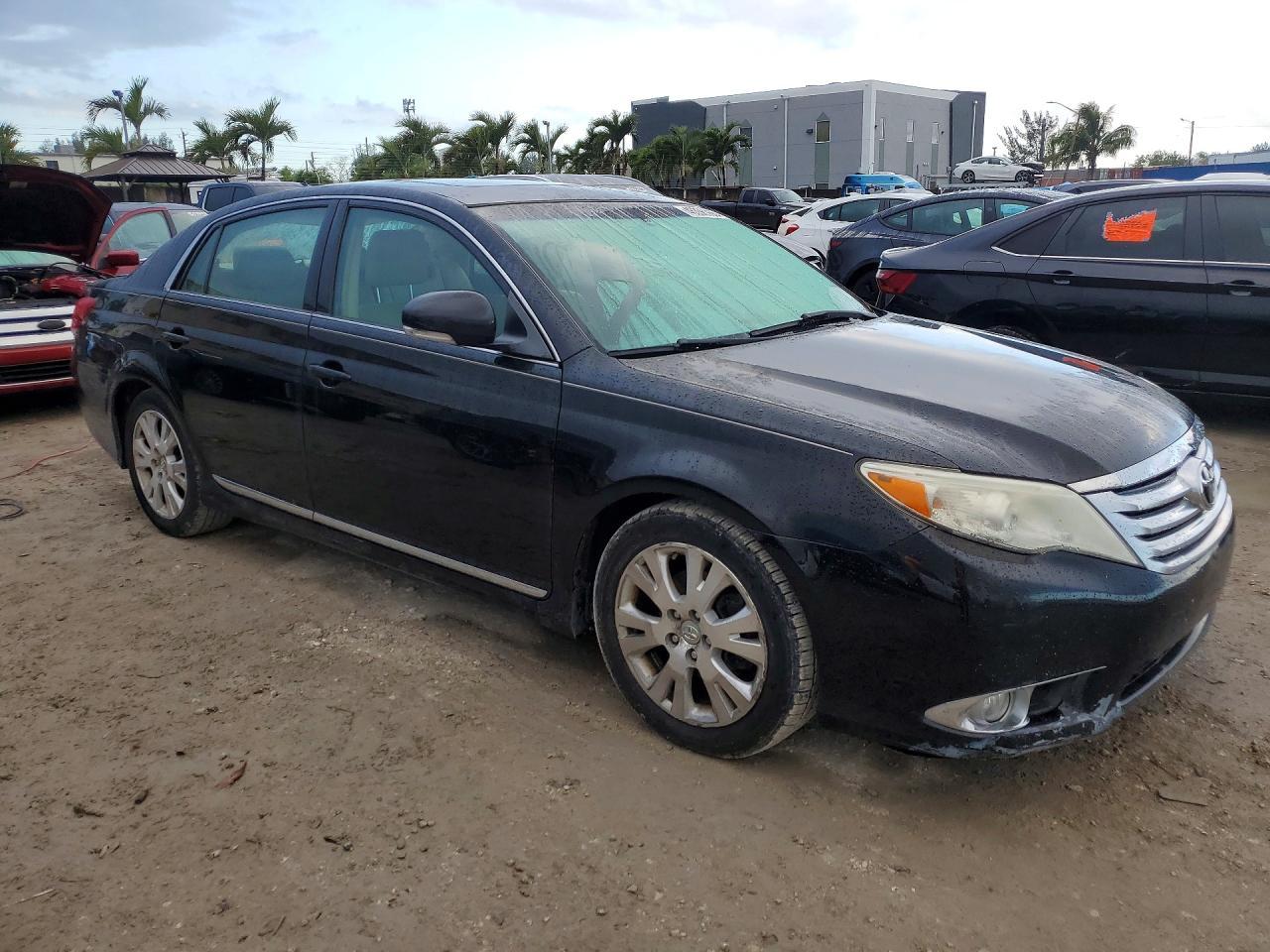 2011 TOYOTA Avalon