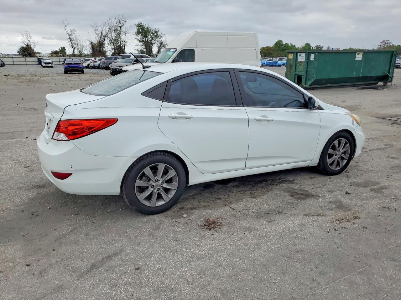 2012 HYUNDAI ACCENT