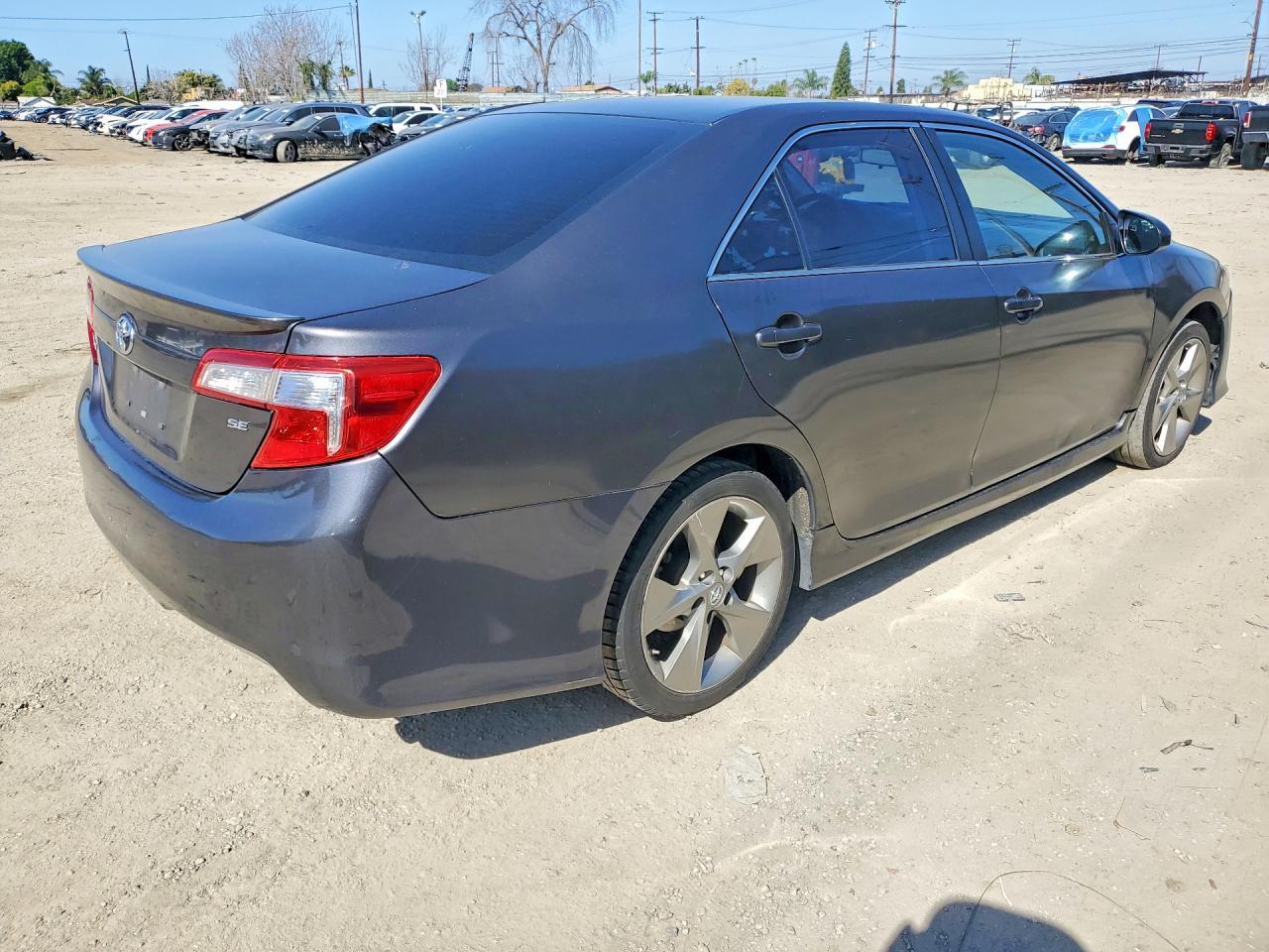 2014 TOYOTA CAMRY
