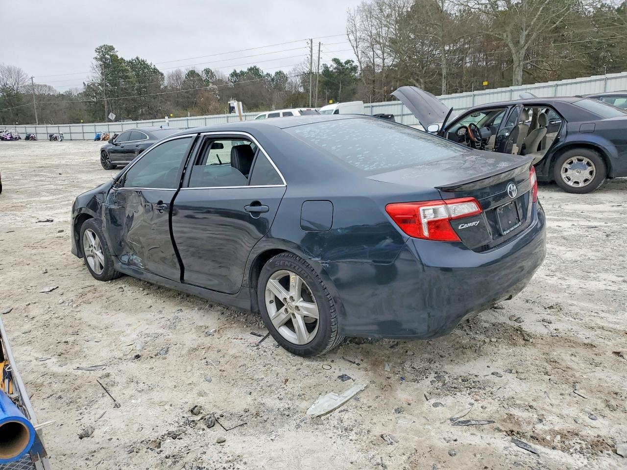2014 TOYOTA CAMRY