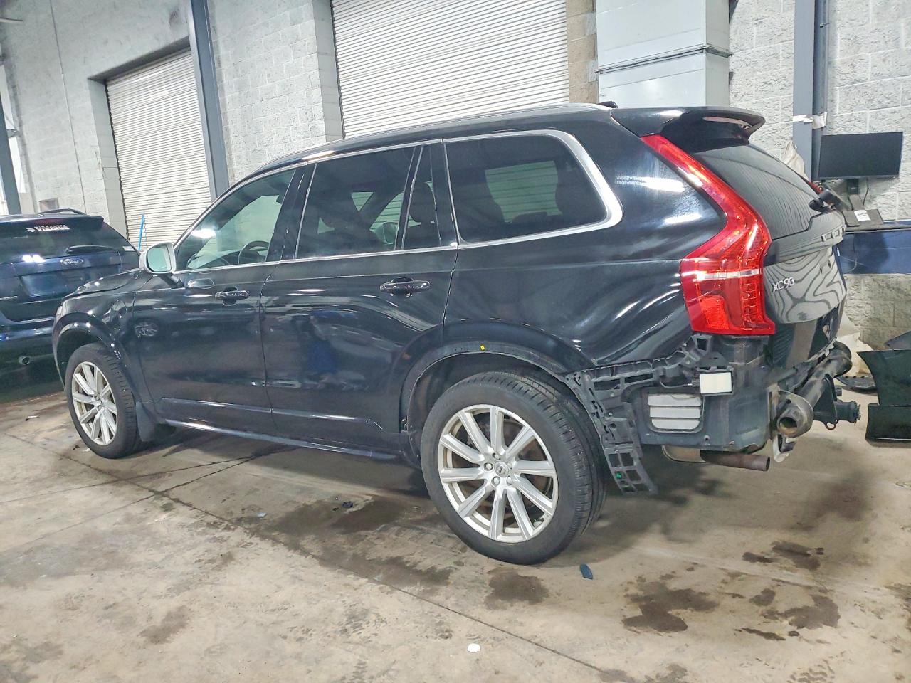 2016 VOLVO XC90