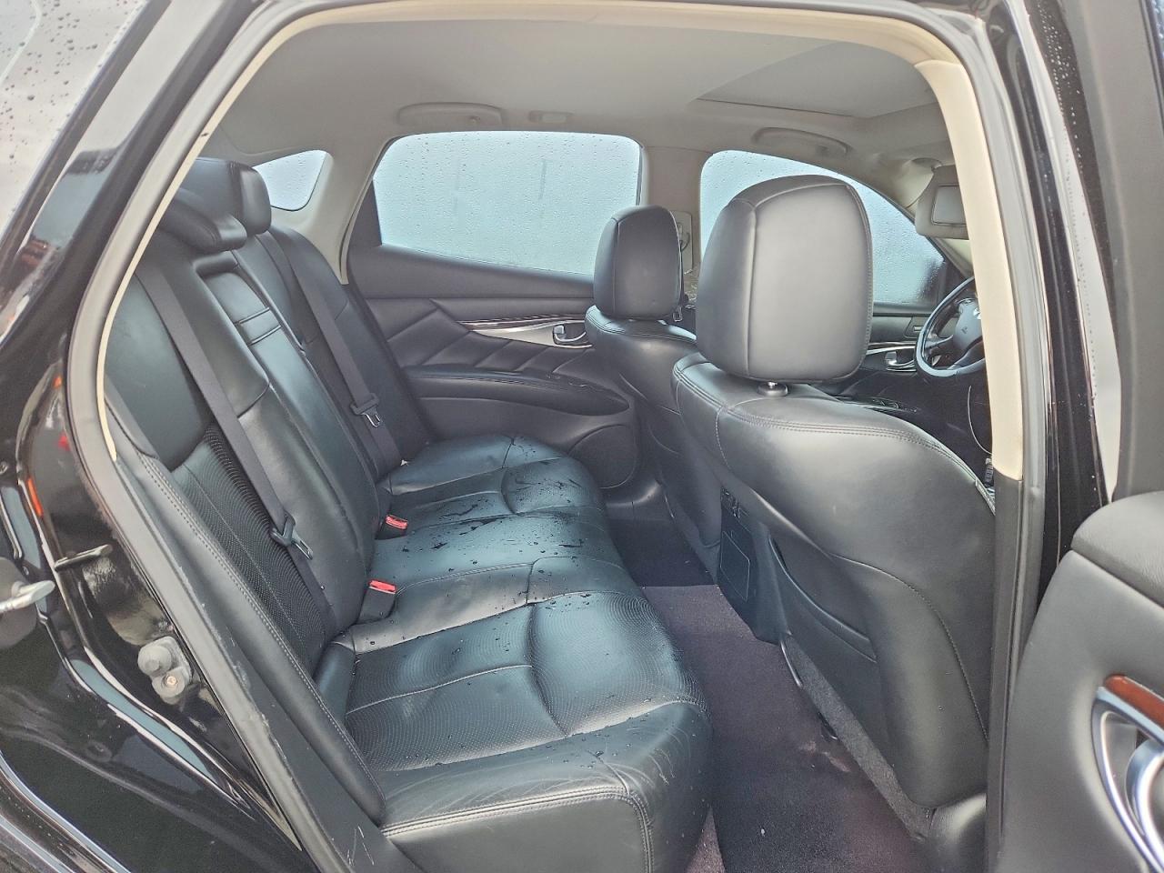 2011 INFINITI M37