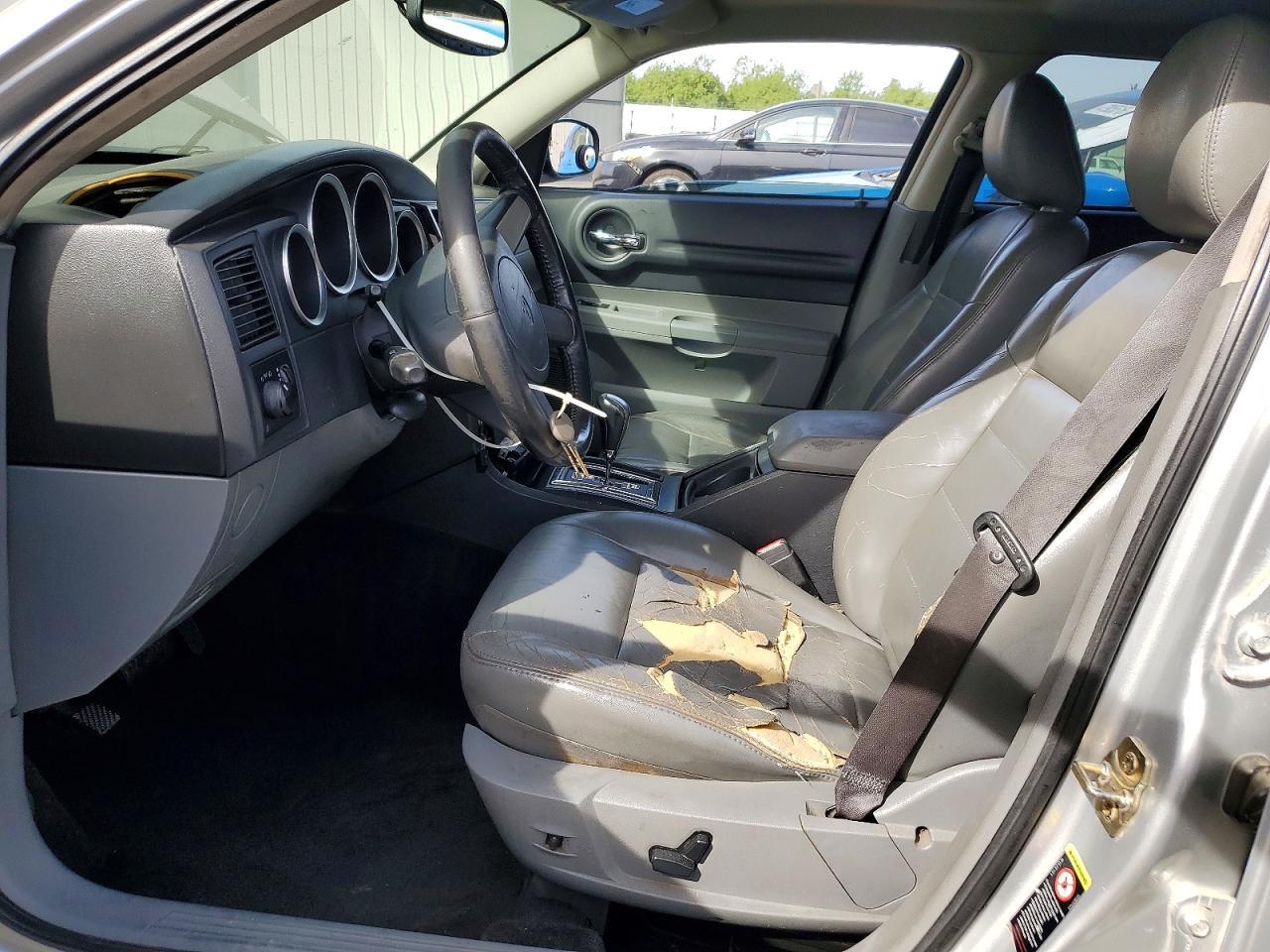 2005 DODGE MAGNUM
