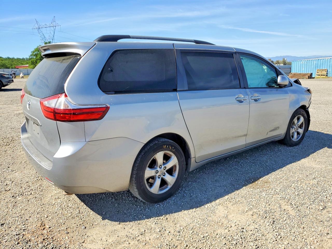 2016 TOYOTA SIENNA