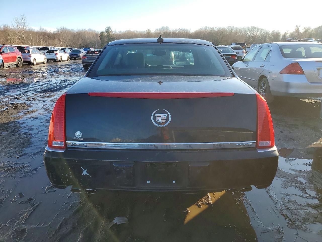 2011 CADILLAC DTS