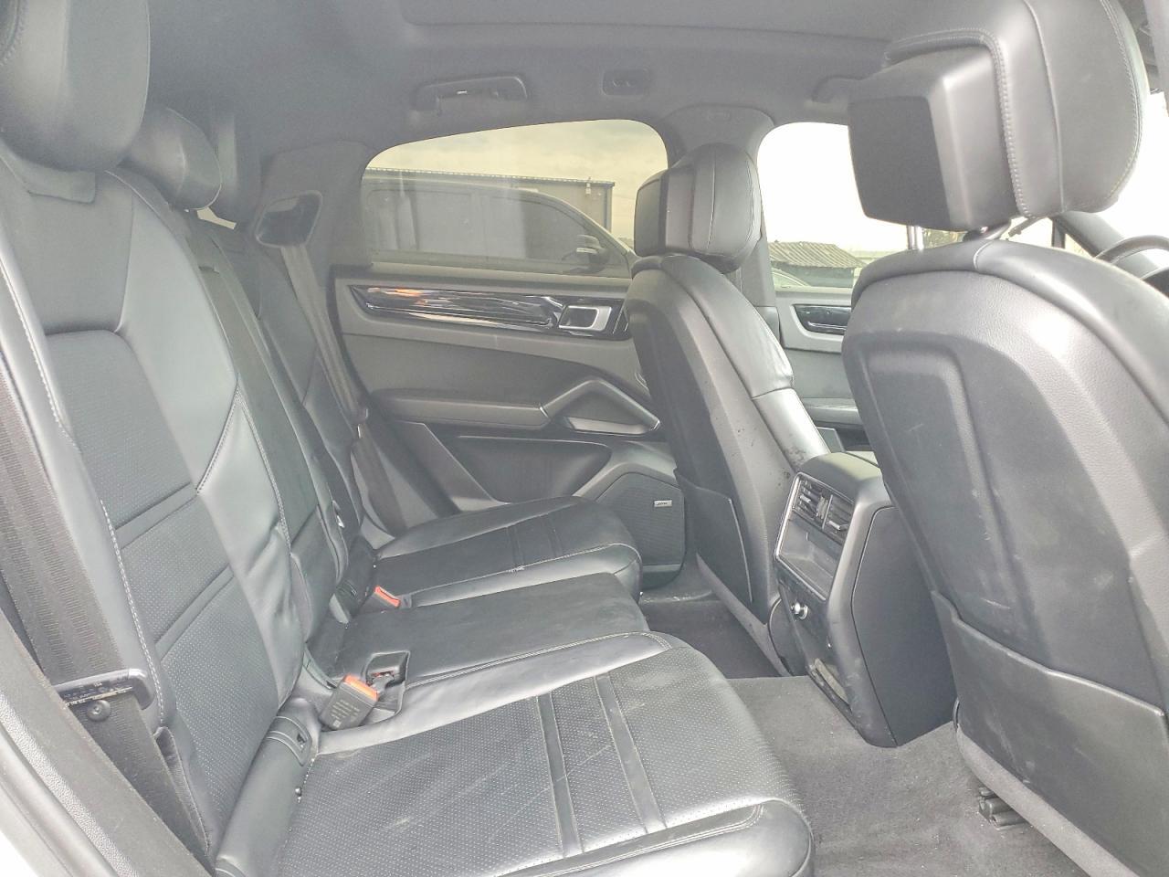 2020 PORSCHE CAYENNE