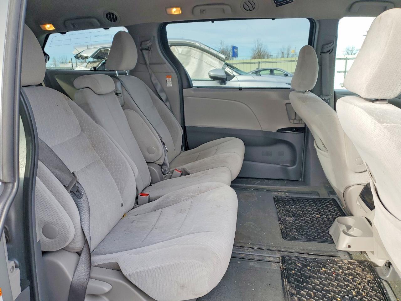 2016 TOYOTA SIENNA