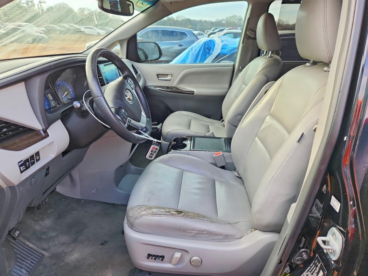 2015 TOYOTA SIENNA