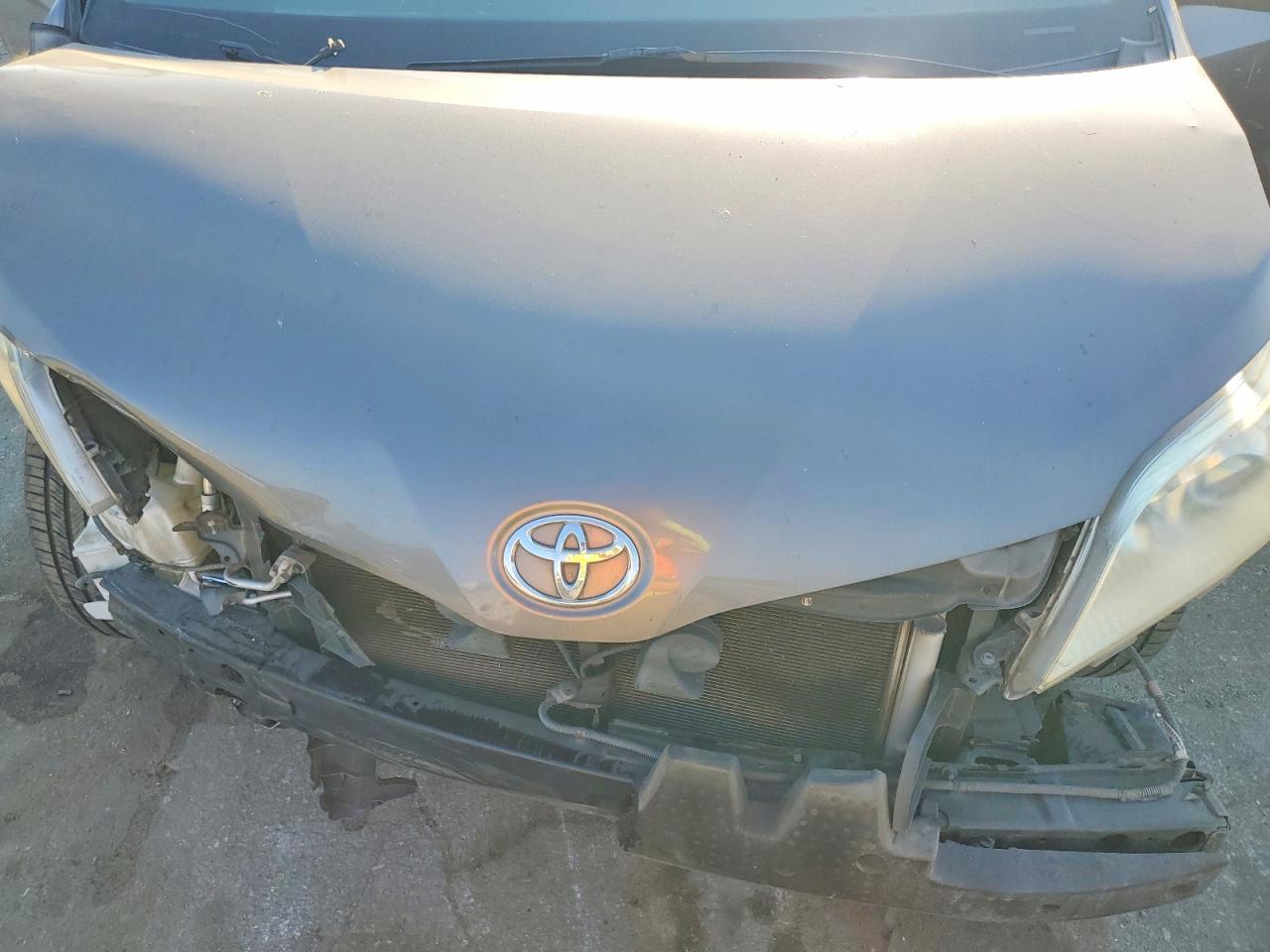 2016 TOYOTA SIENNA