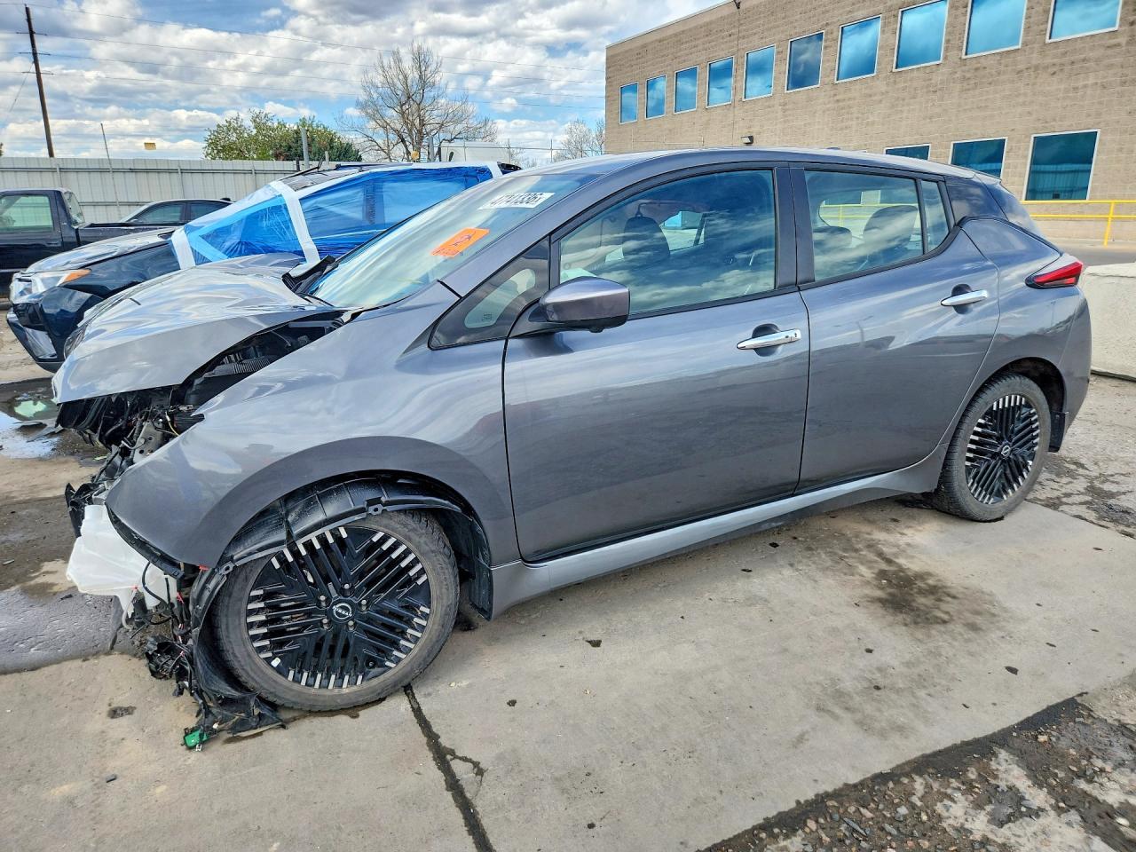 2025 NISSAN LEAF