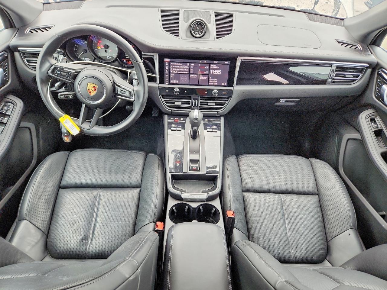 2024 PORSCHE Macan