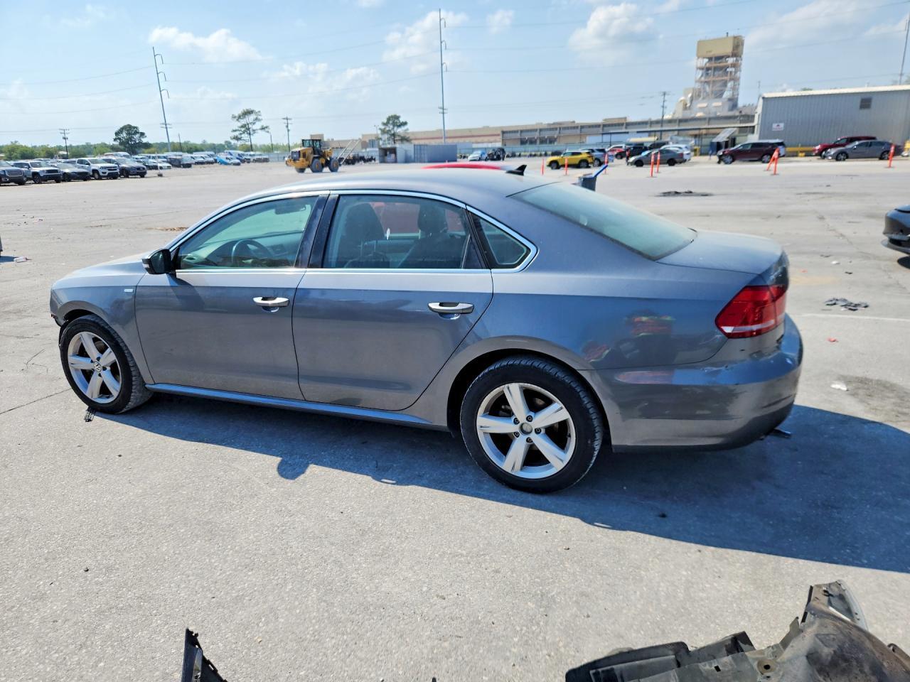 2014 VOLKSWAGEN Passat