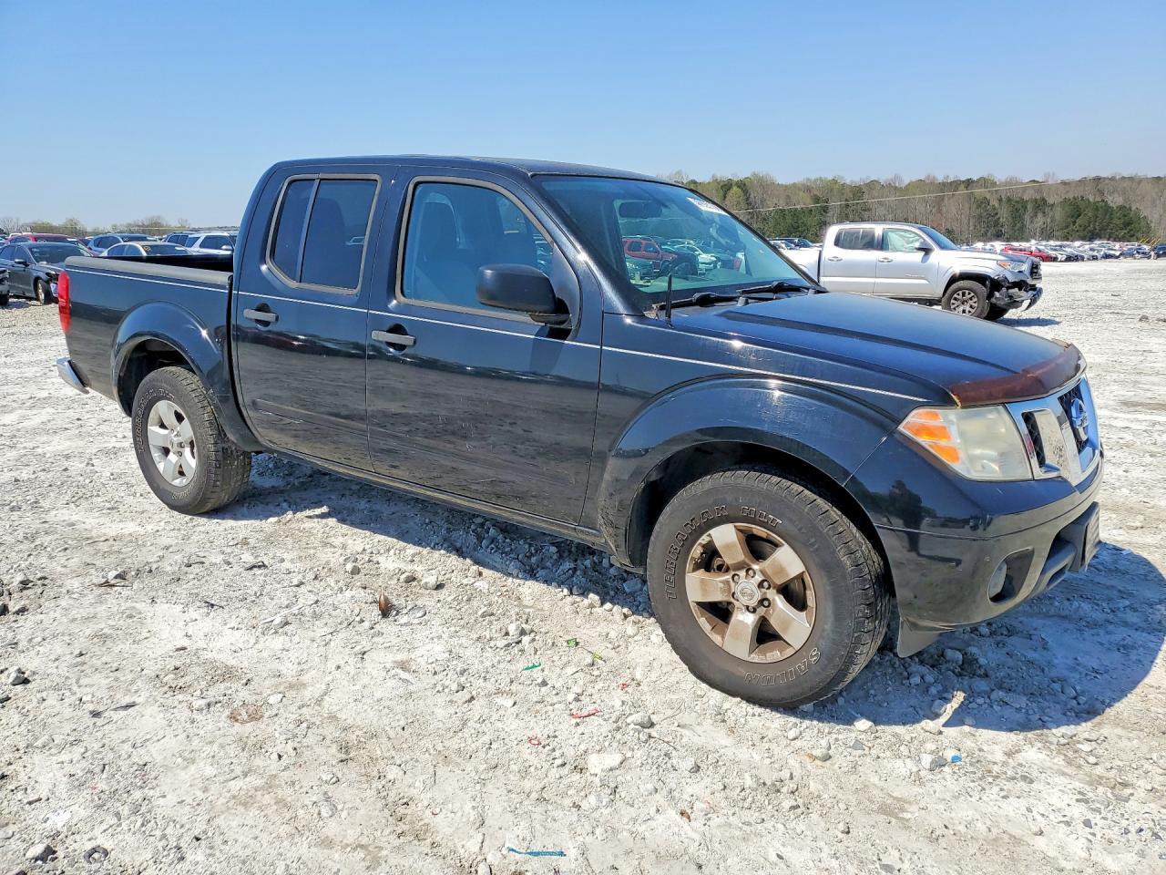 2012 NISSAN Frontier