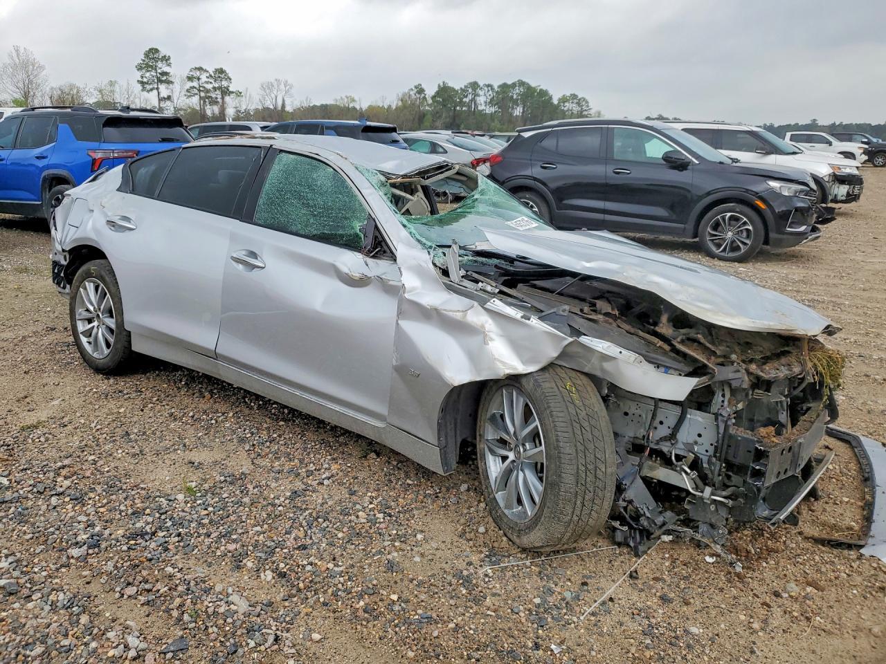 2015 INFINITI Q50