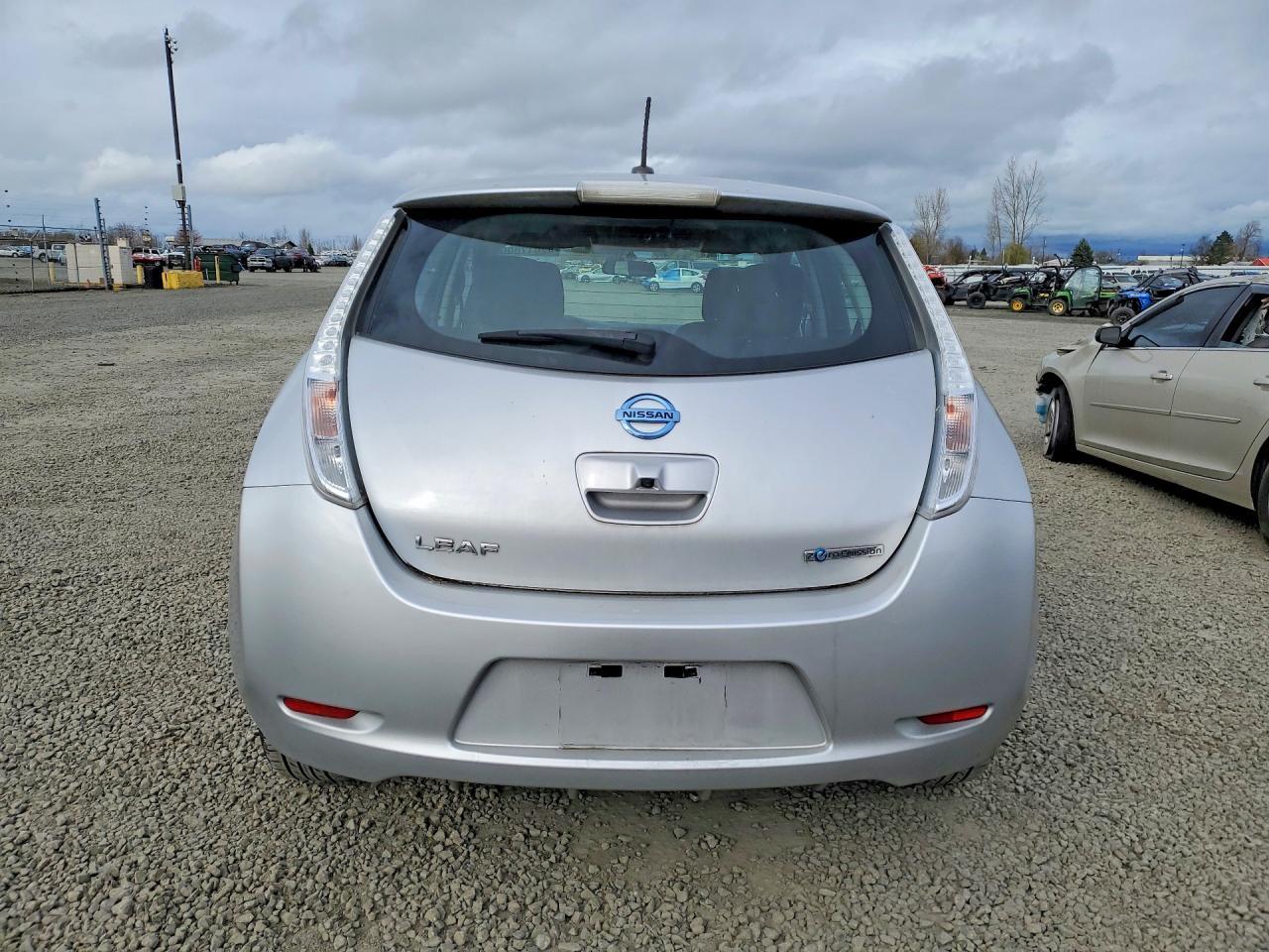 2015 NISSAN LEAF