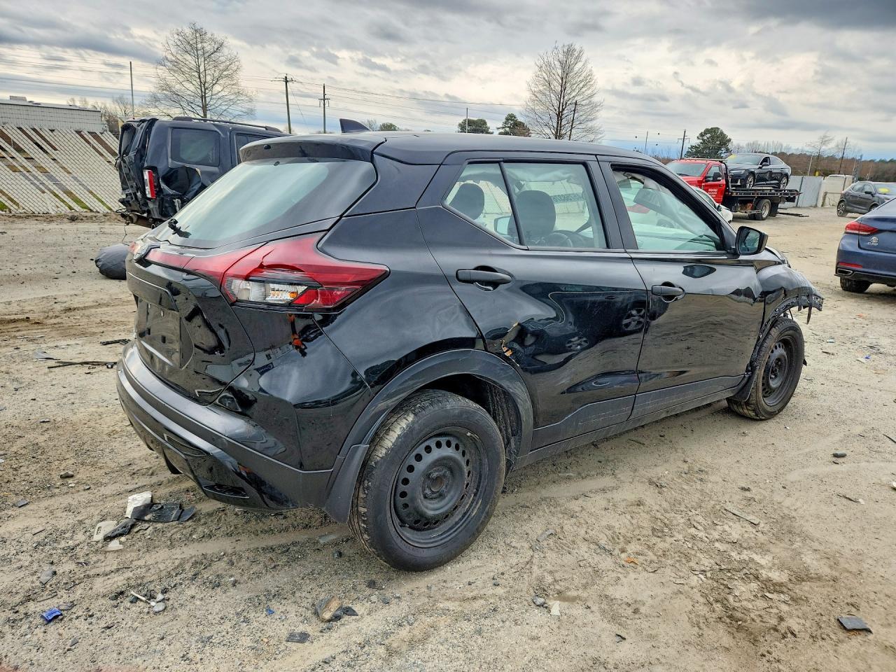 2023 NISSAN KICKS