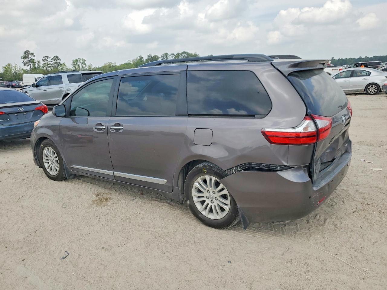 2016 TOYOTA SIENNA