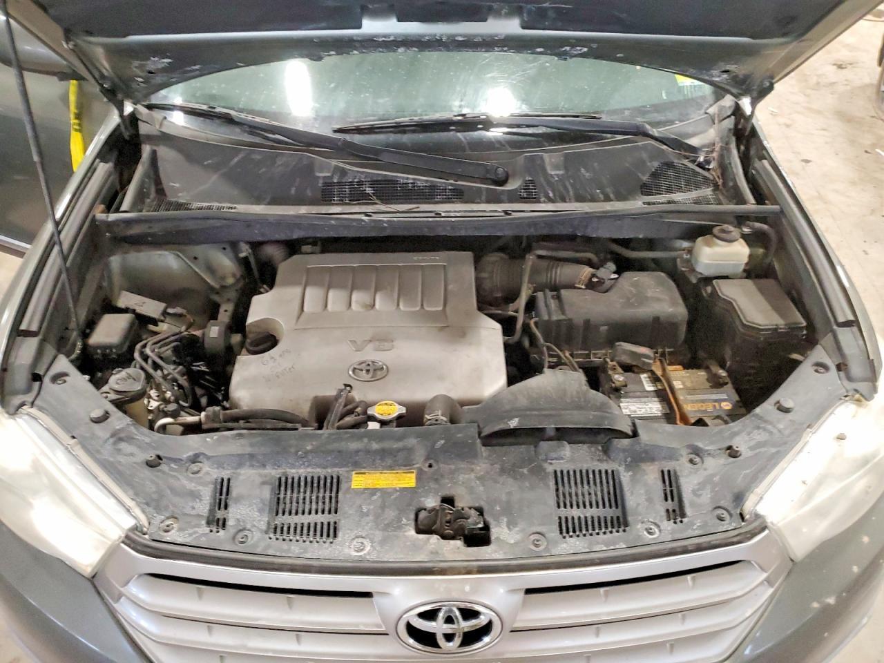 2011 TOYOTA HIGHLANDER