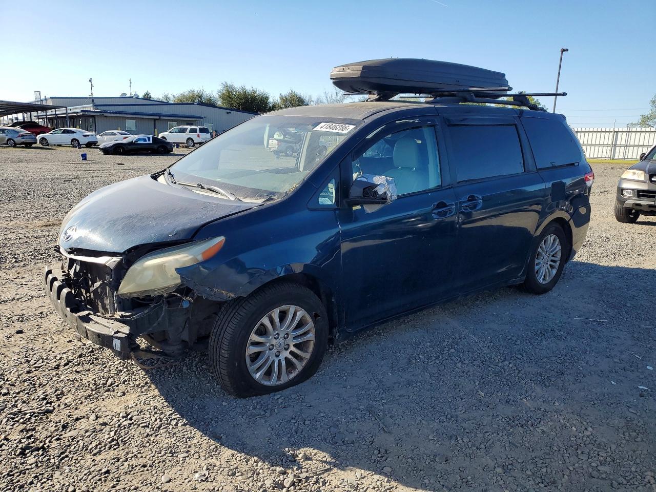2012 TOYOTA SIENNA