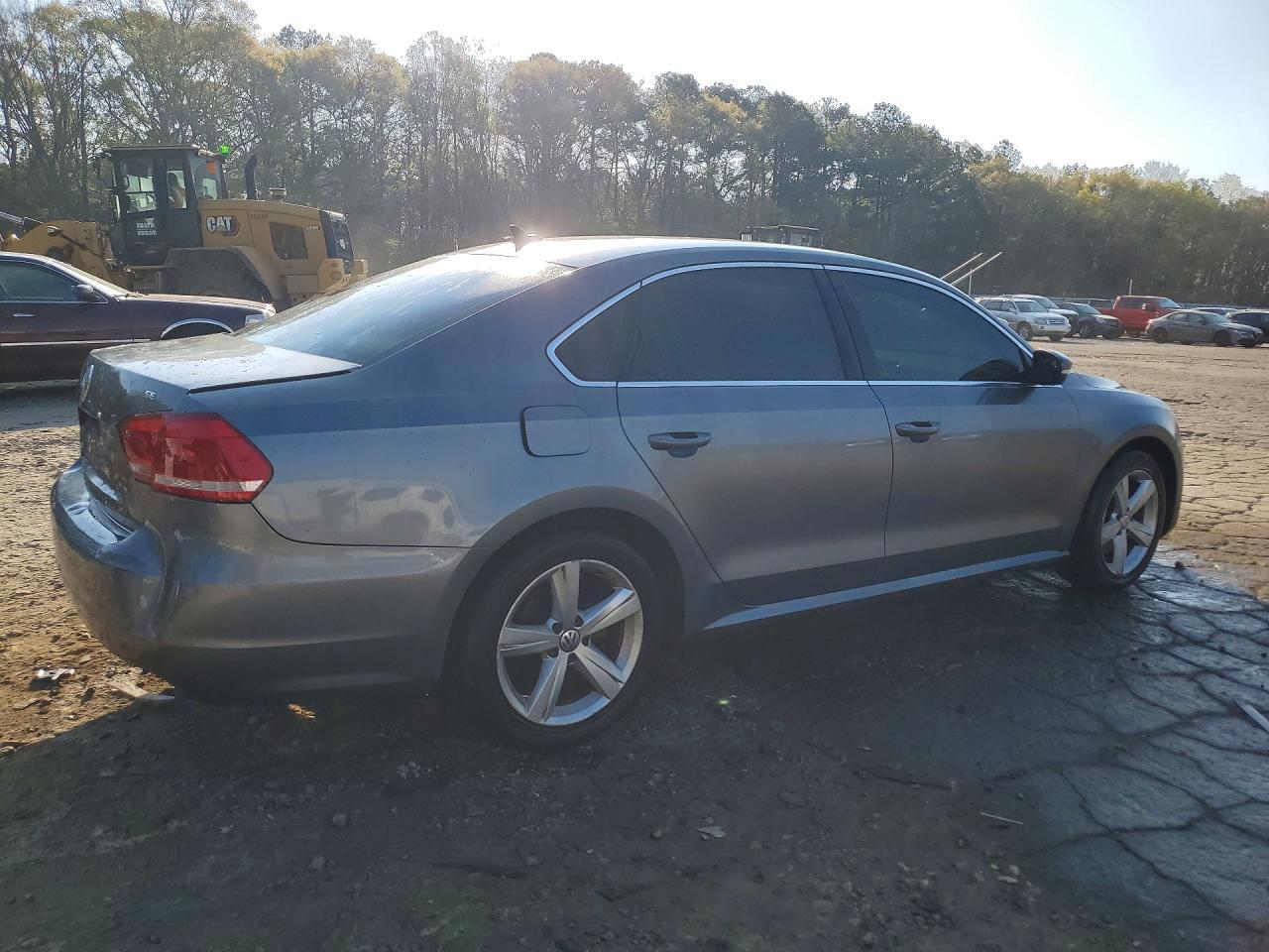 2013 VOLKSWAGEN Passat