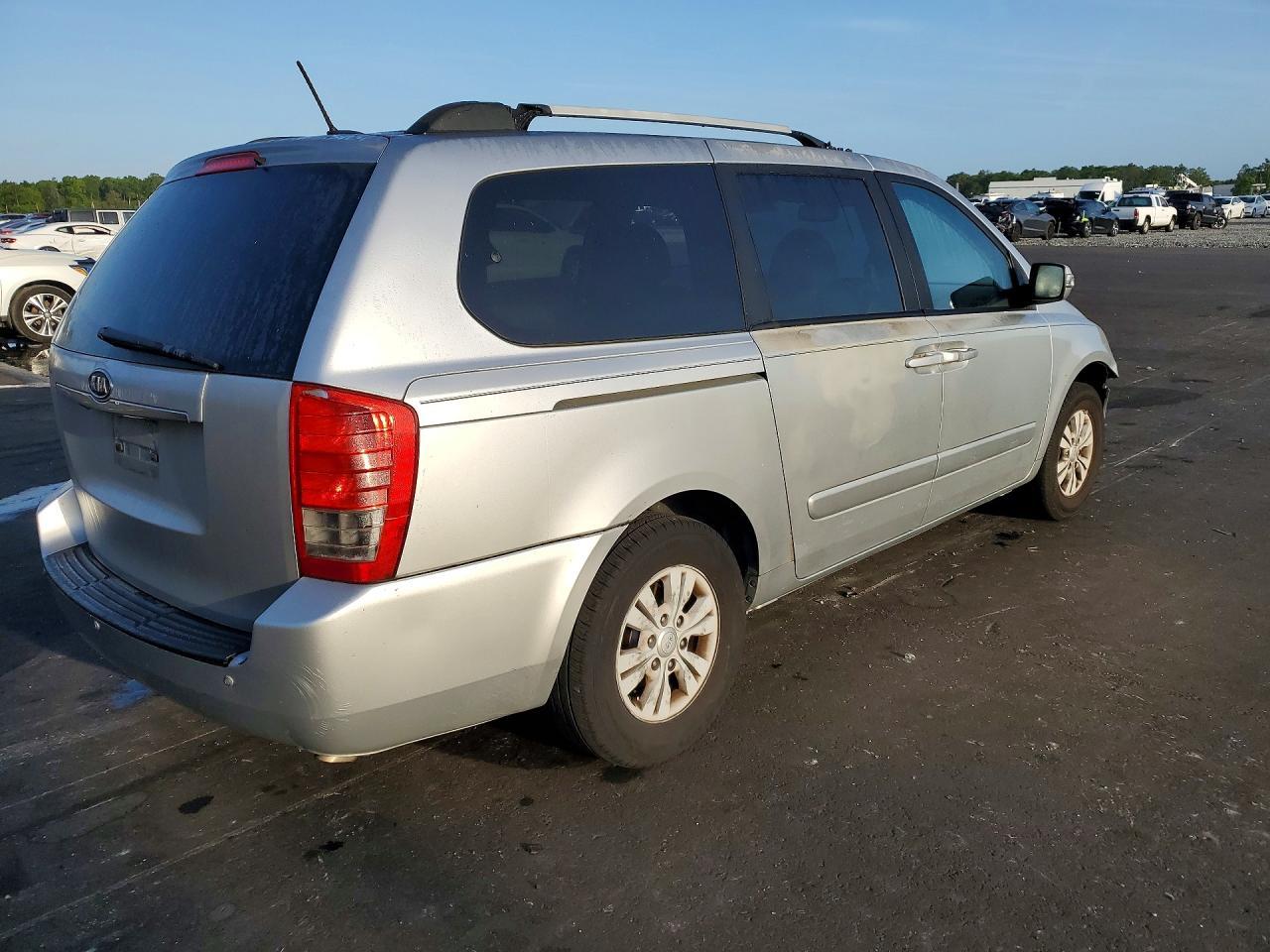 2012 KIA SEDONA