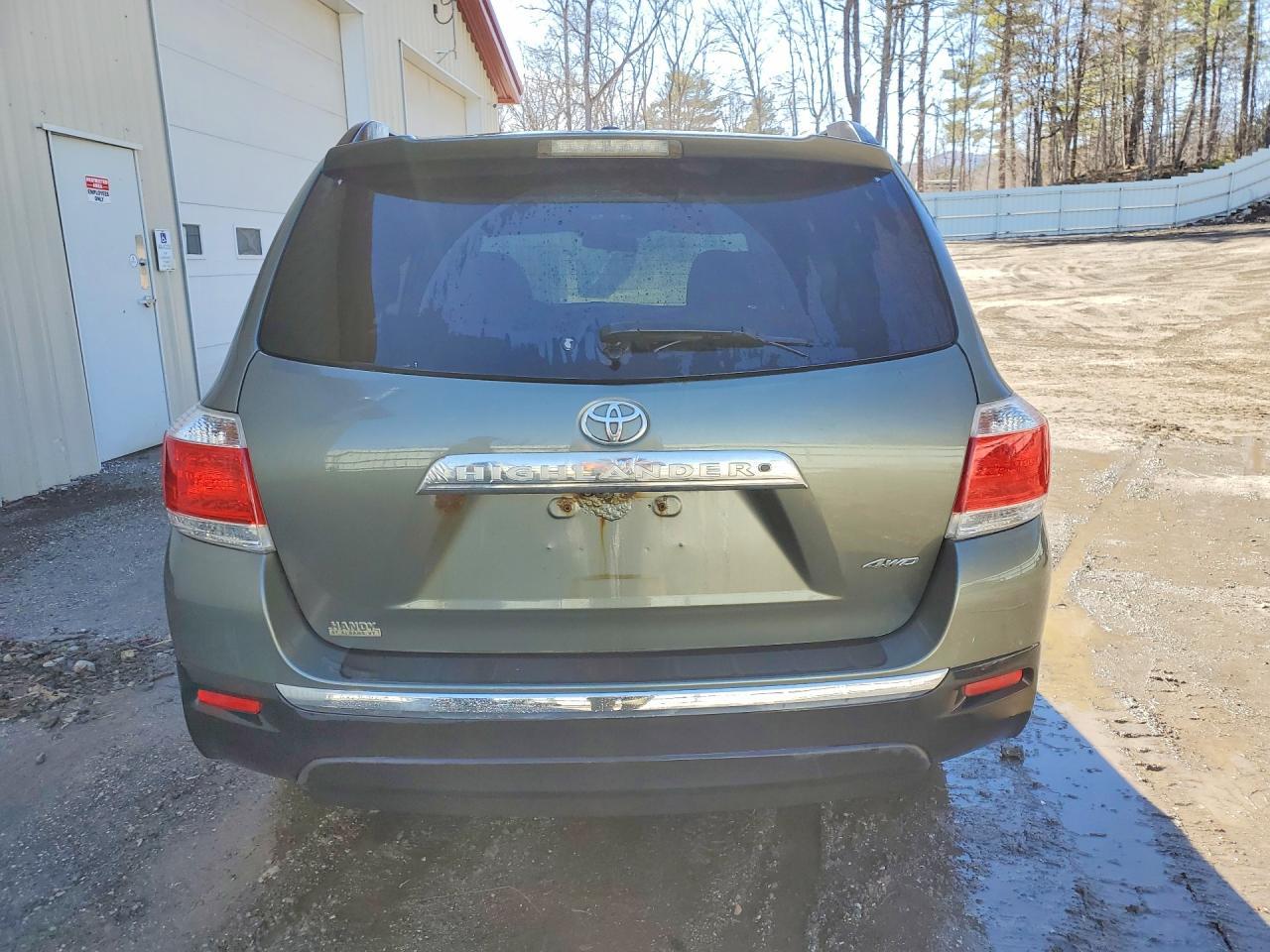 2011 TOYOTA HIGHLANDER