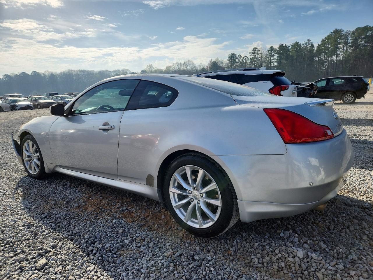 2011 INFINITI G37