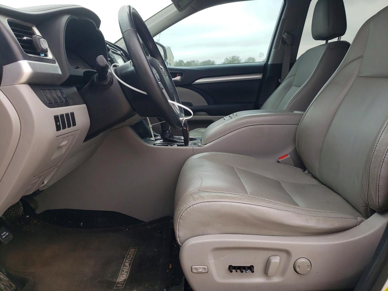 2016 TOYOTA HIGHLANDER