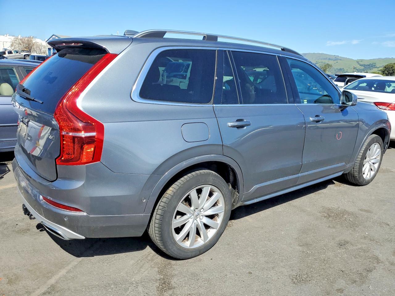 2018 VOLVO XC90