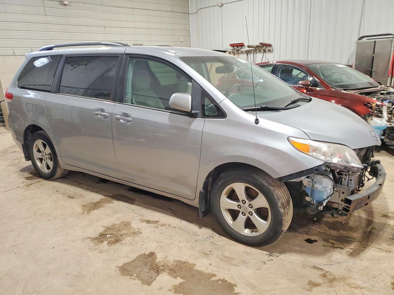 2014 TOYOTA SIENNA