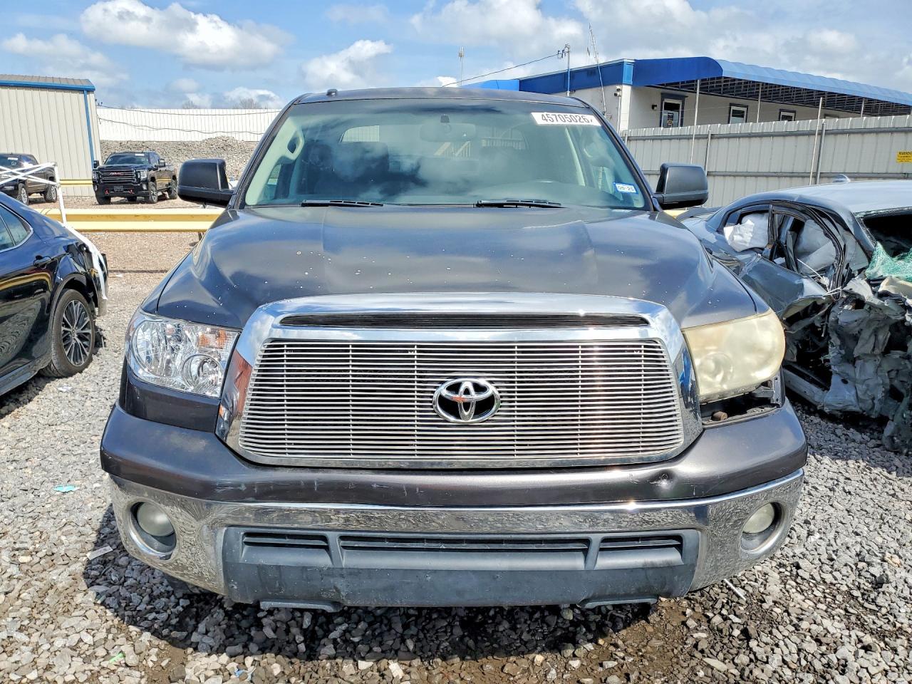 2011 TOYOTA TUNDRA