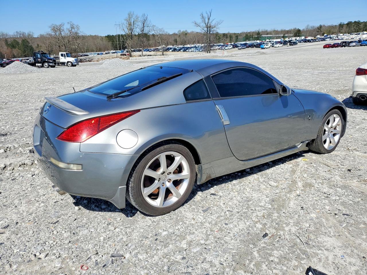 2005 NISSAN Z