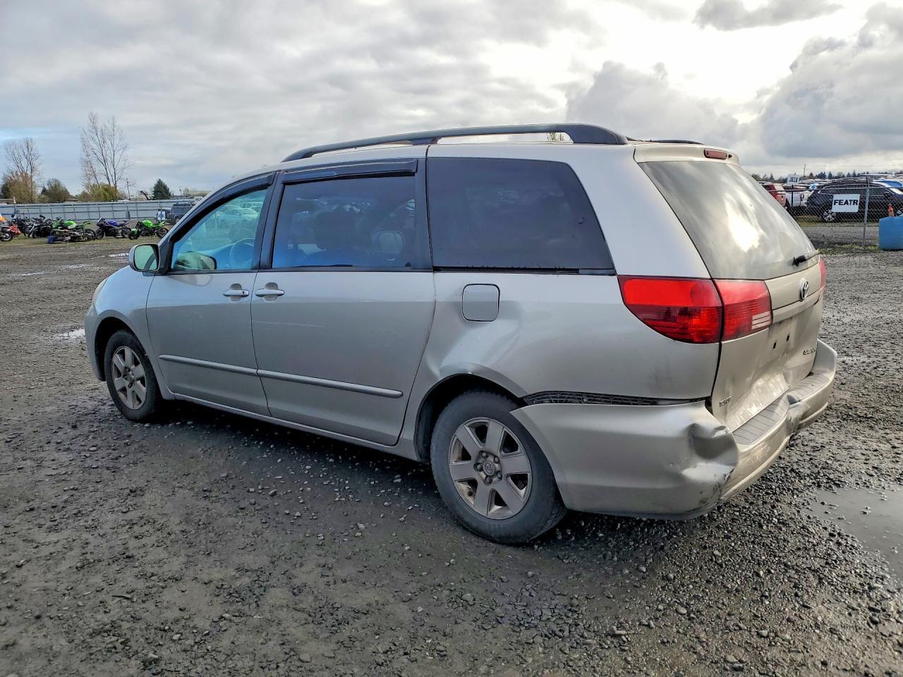 2004 TOYOTA SIENNA