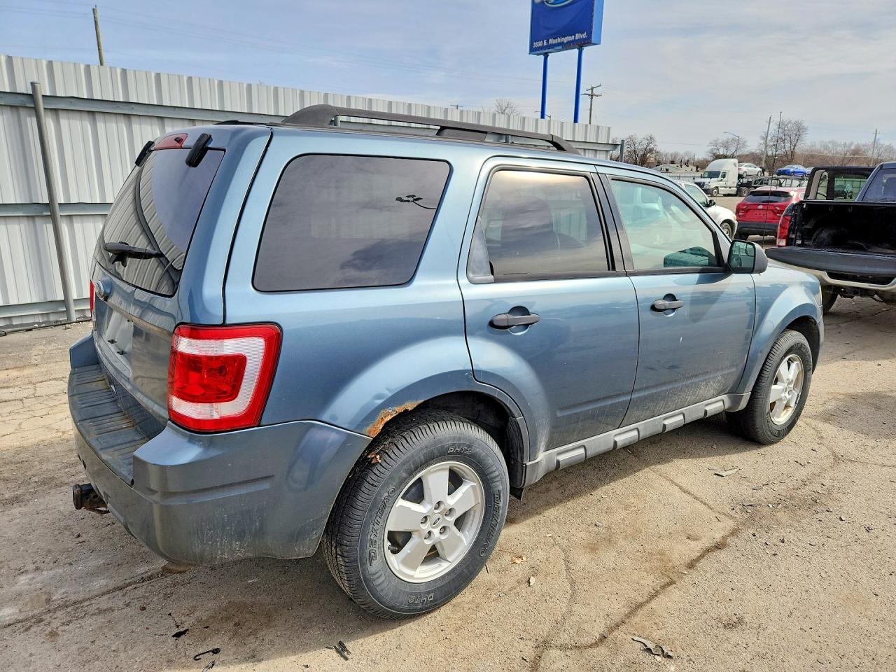 2010 FORD ESCAPE