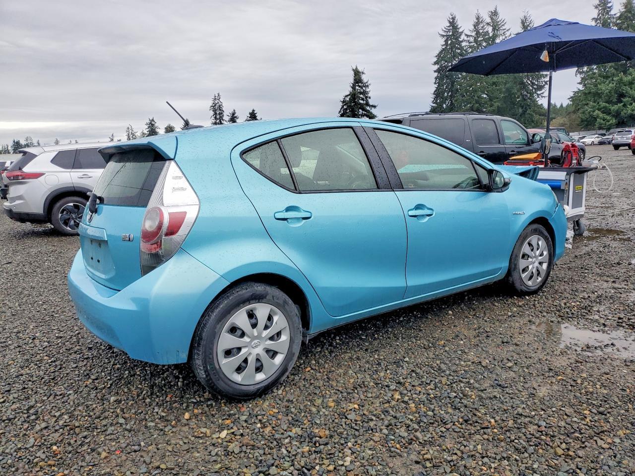 2013 TOYOTA Prius c