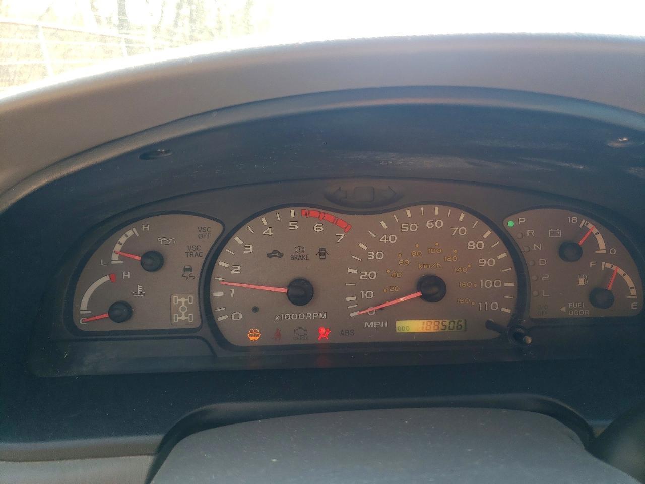 2004 TOYOTA Sequoia