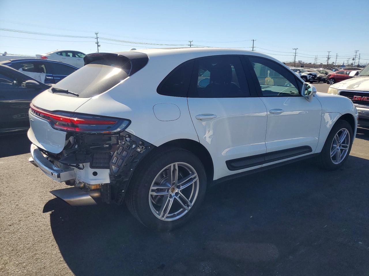 2024 PORSCHE Macan