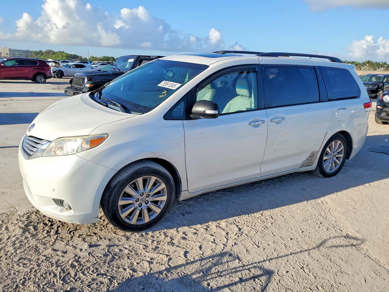2014 TOYOTA SIENNA