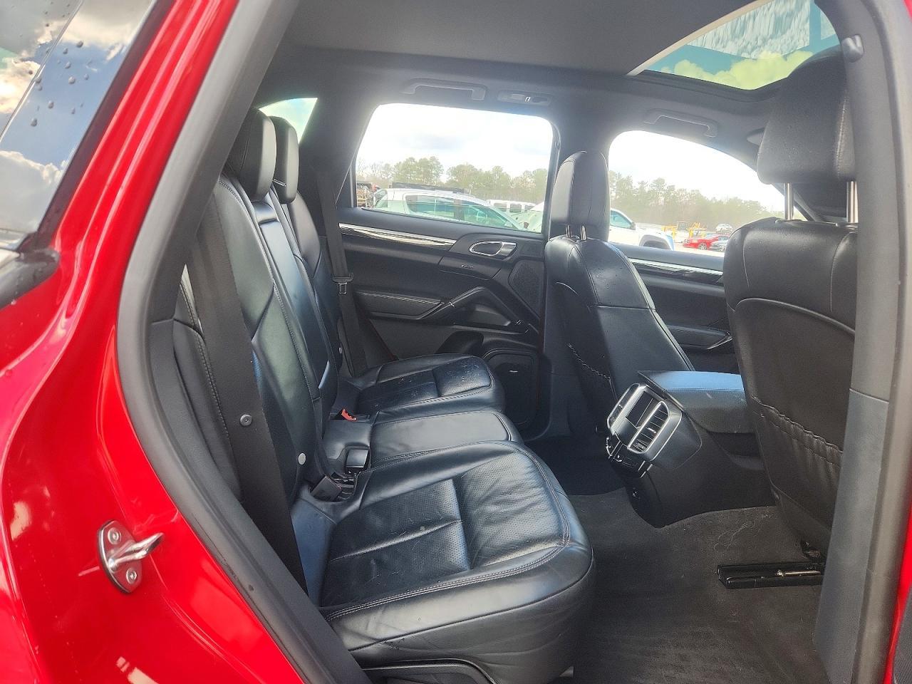 2014 PORSCHE CAYENNE