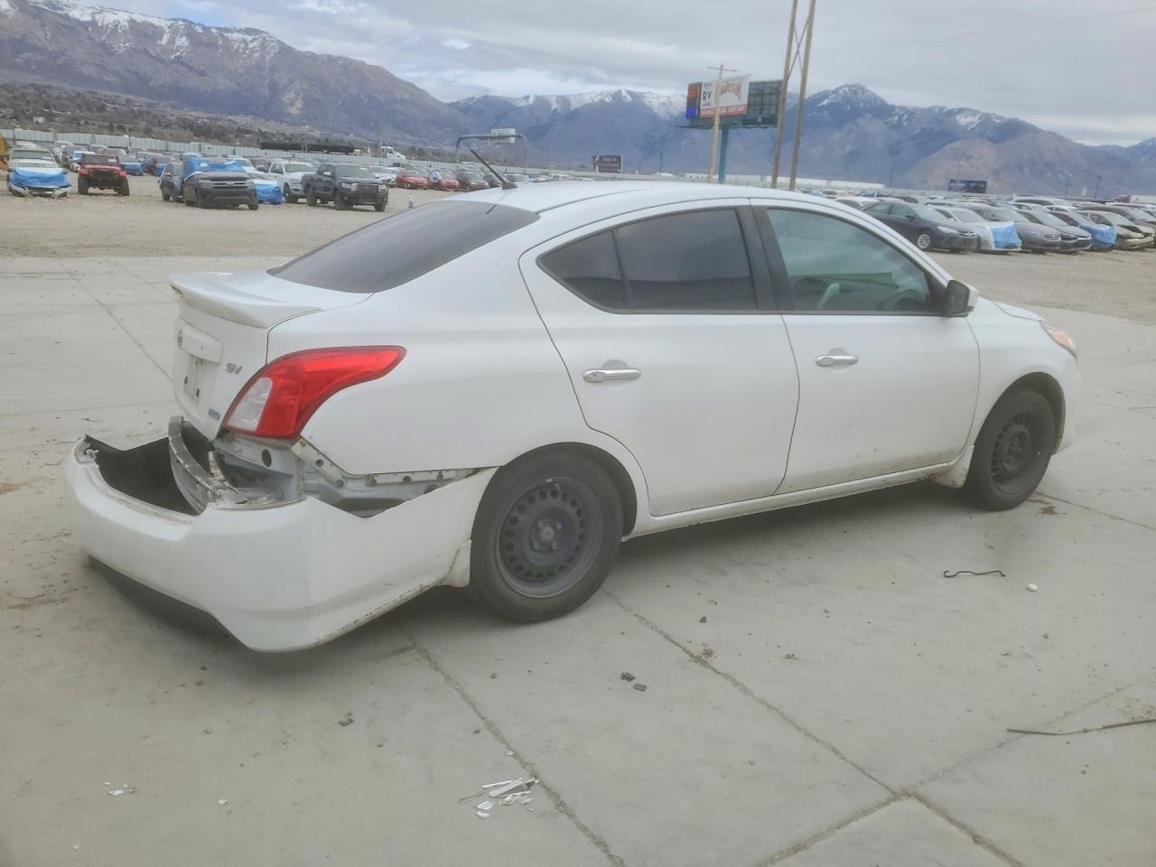 2016 NISSAN VERSA