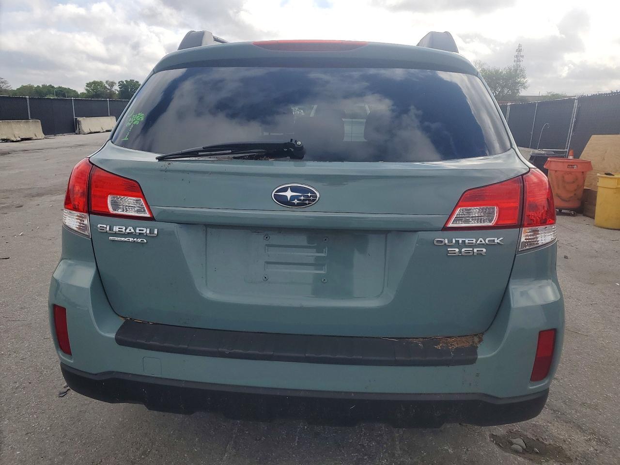 2010 SUBARU Outback