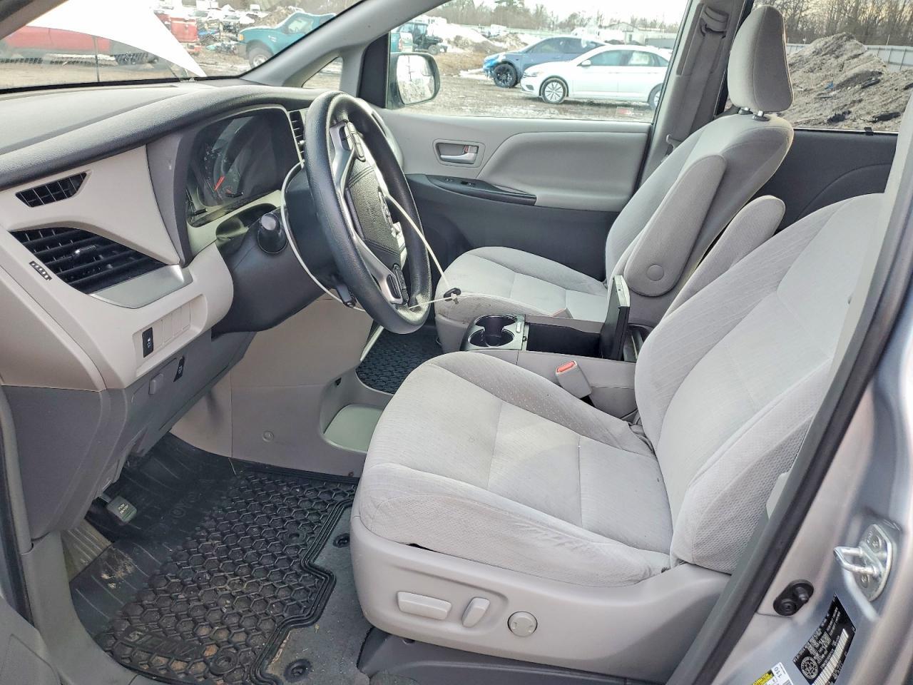 2016 TOYOTA SIENNA