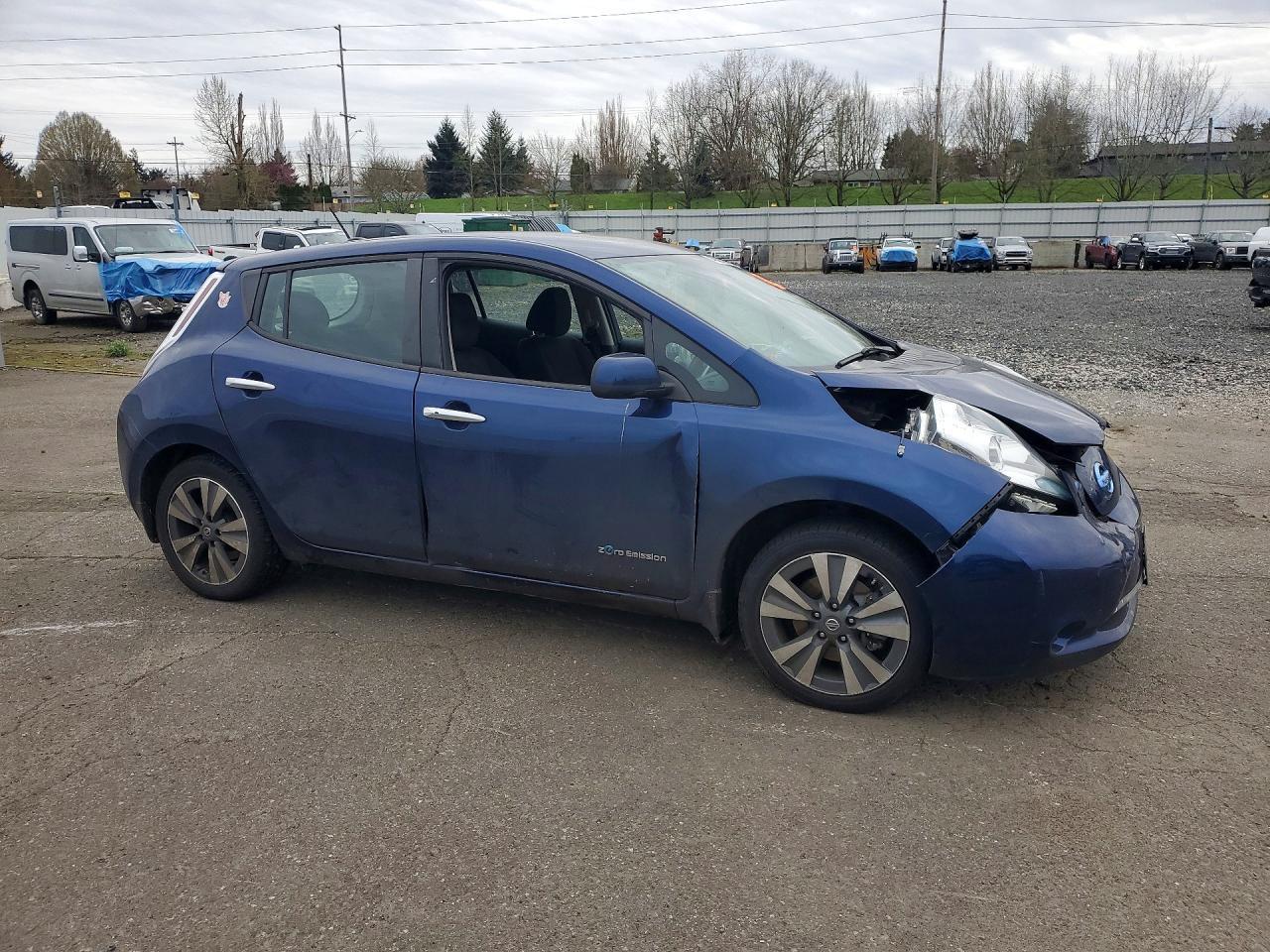 2016 NISSAN LEAF