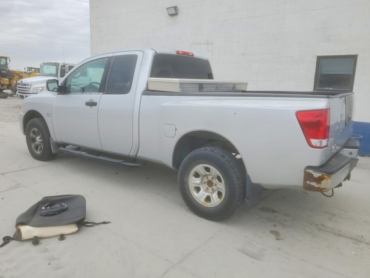 2004 NISSAN Titan