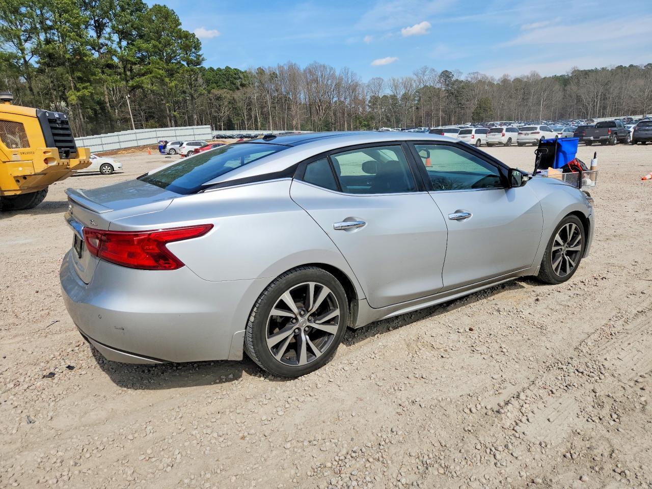 2016 NISSAN Maxima