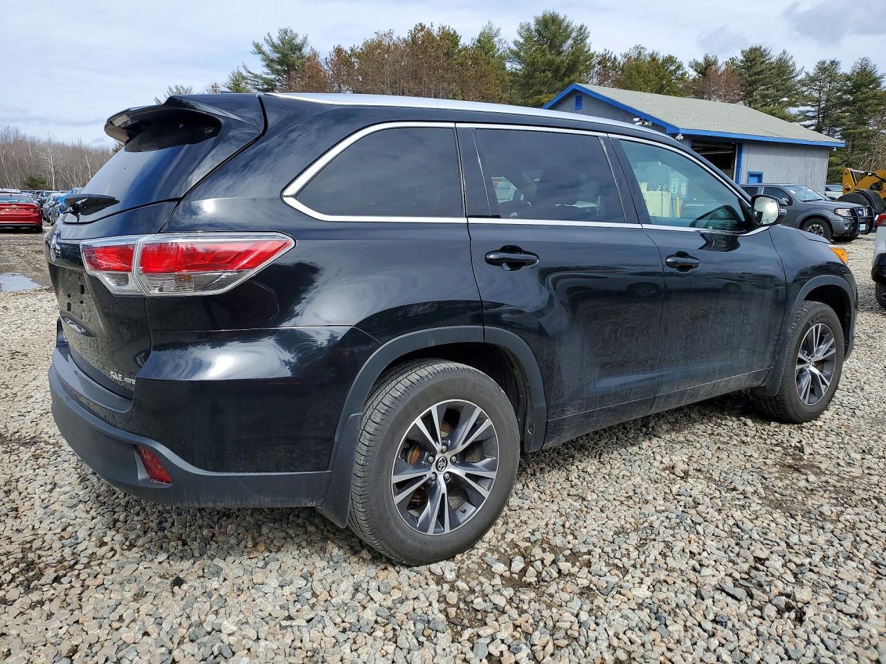 2016 TOYOTA HIGHLANDER